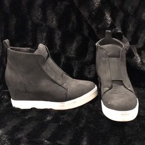 Heeled sneaker shoes
